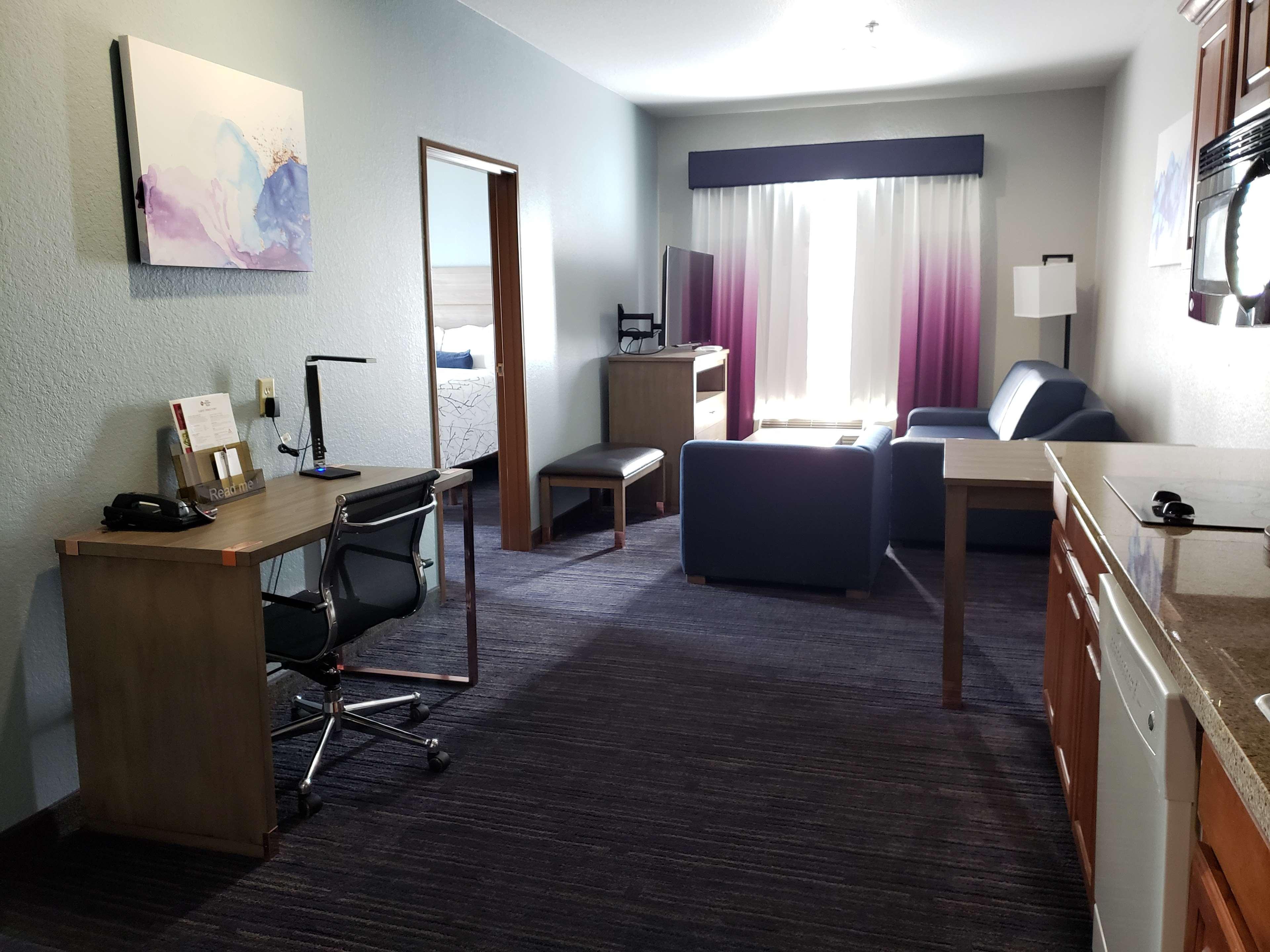 Best Western Plus San Antonio East Inn & Suites Exterior photo