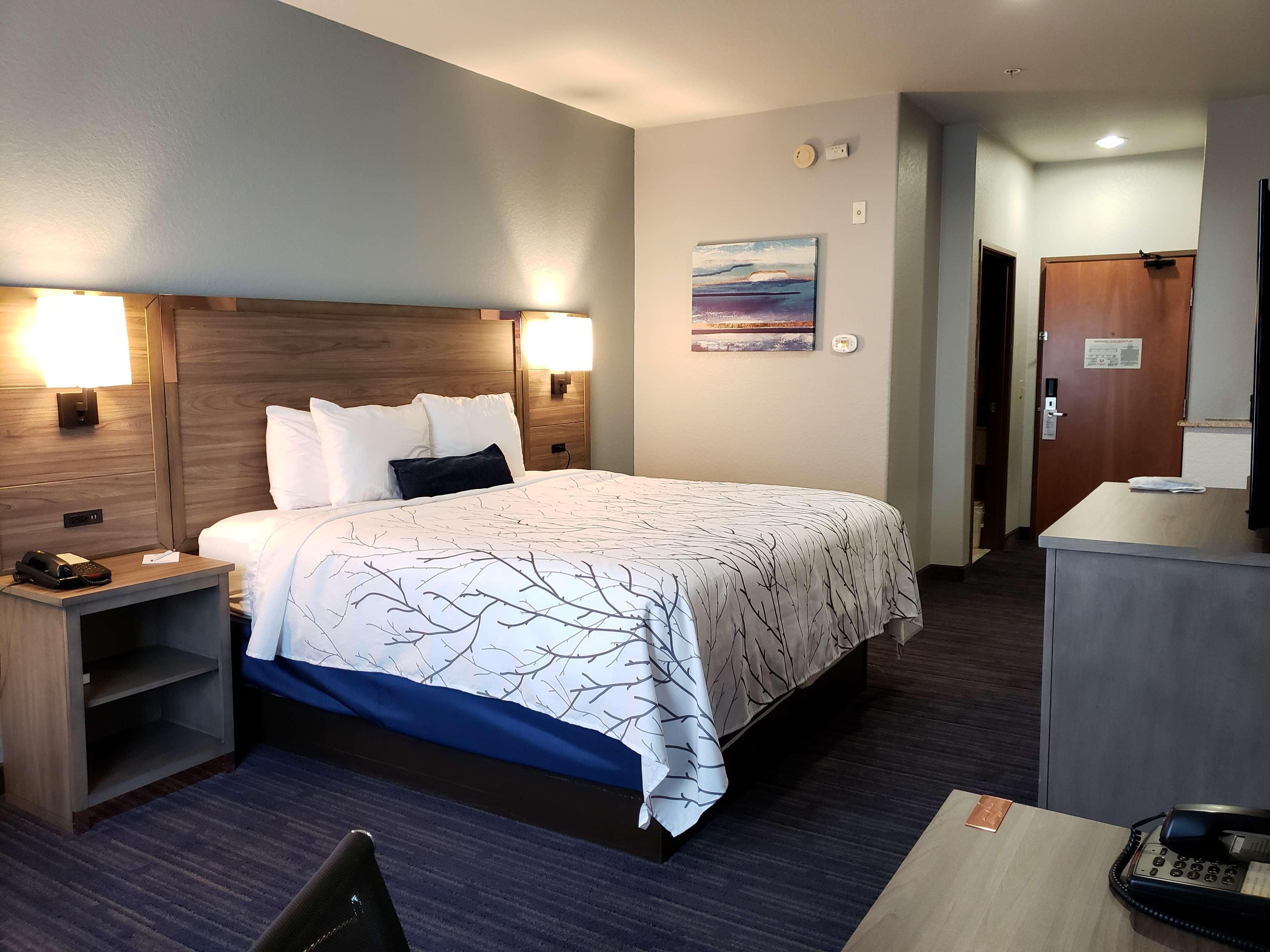 Best Western Plus San Antonio East Inn & Suites Exterior photo