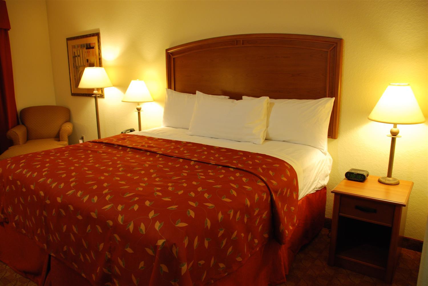 Best Western Plus San Antonio East Inn & Suites Exterior photo