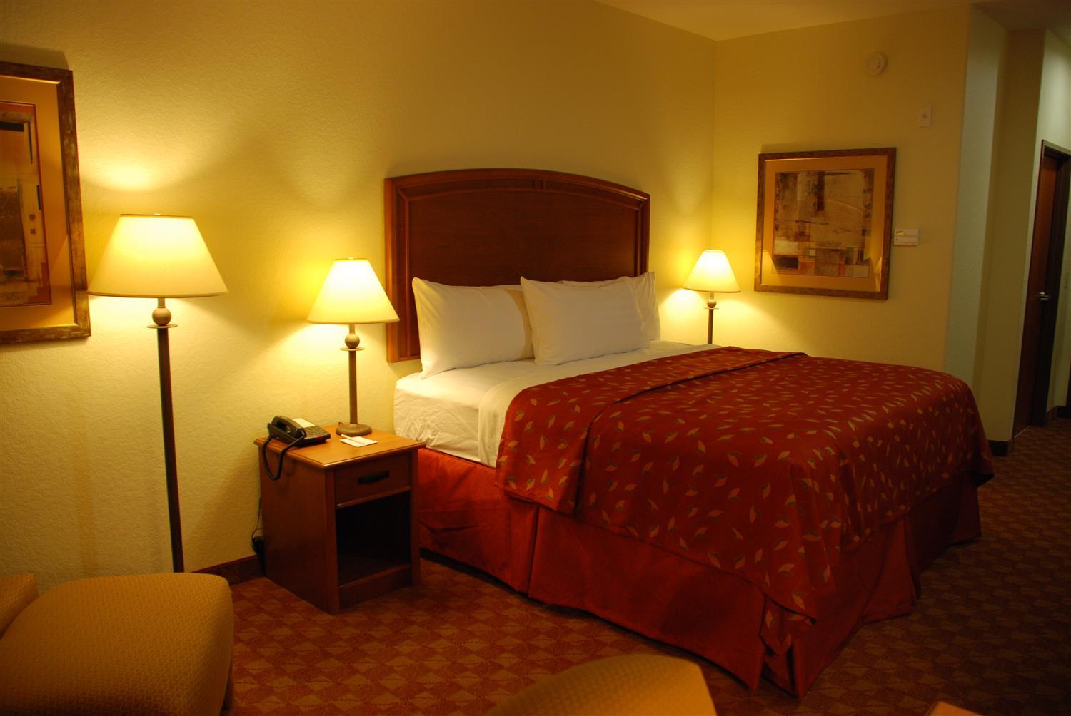 Best Western Plus San Antonio East Inn & Suites Exterior photo