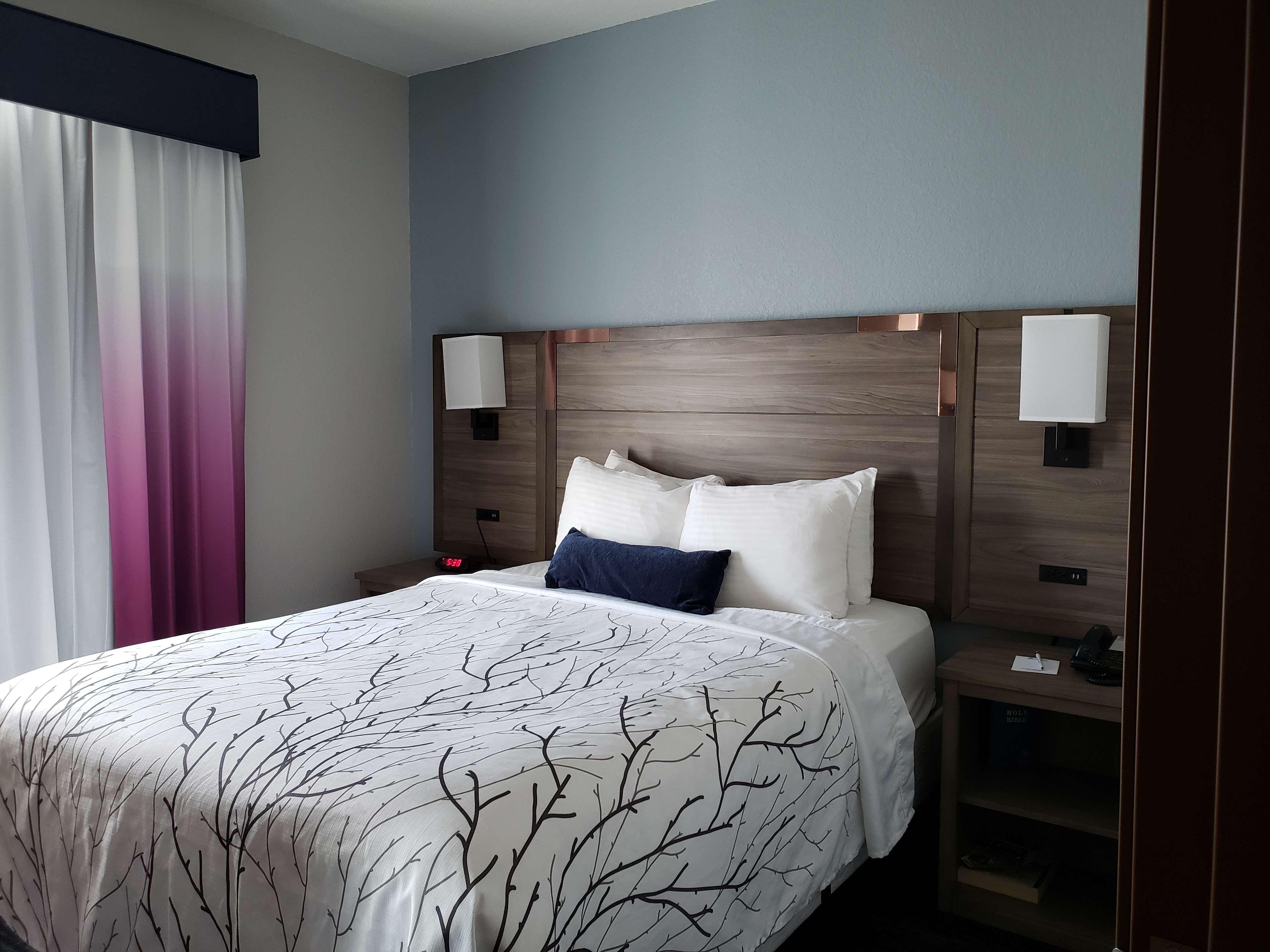 Best Western Plus San Antonio East Inn & Suites Exterior photo