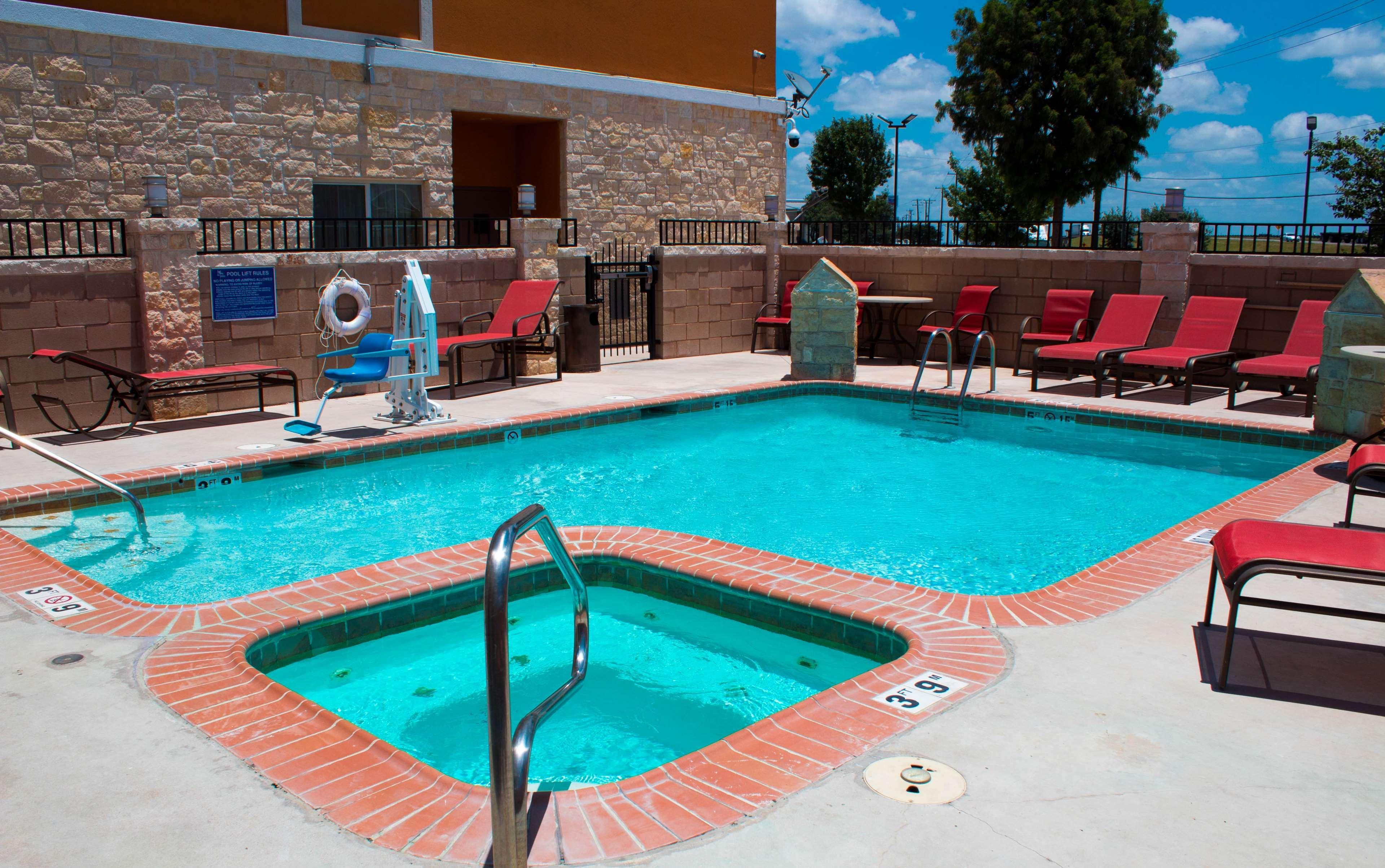 Best Western Plus San Antonio East Inn & Suites Exterior photo