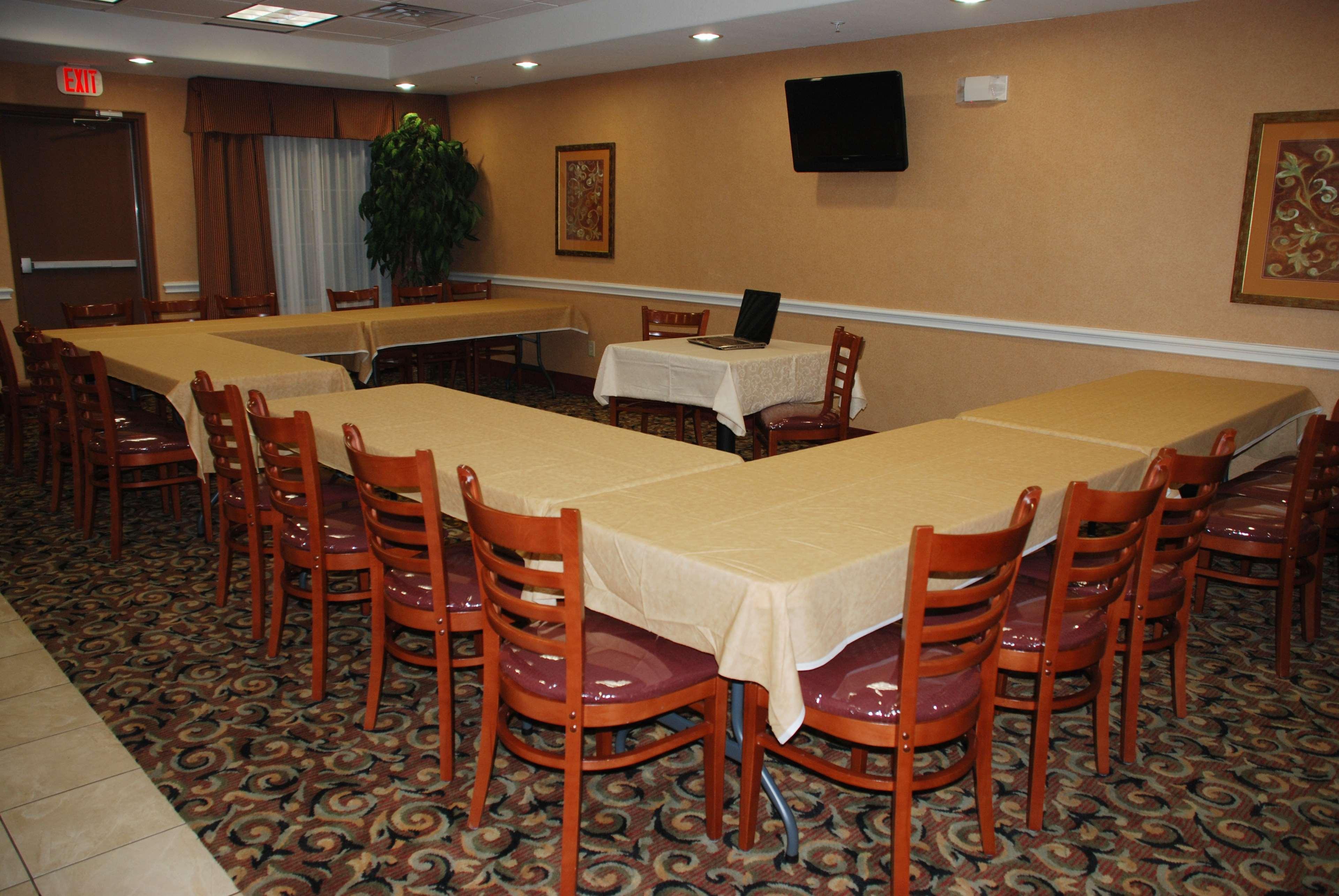Best Western Plus San Antonio East Inn & Suites Exterior photo