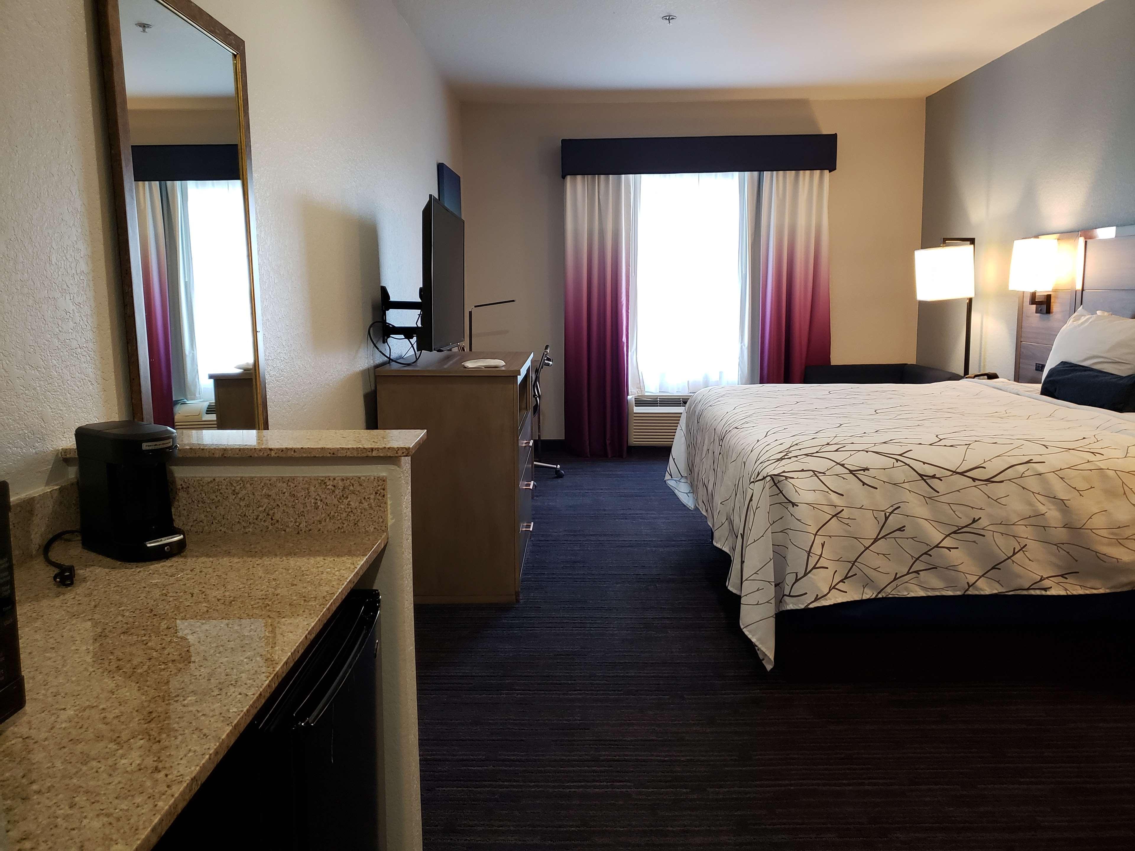 Best Western Plus San Antonio East Inn & Suites Exterior photo