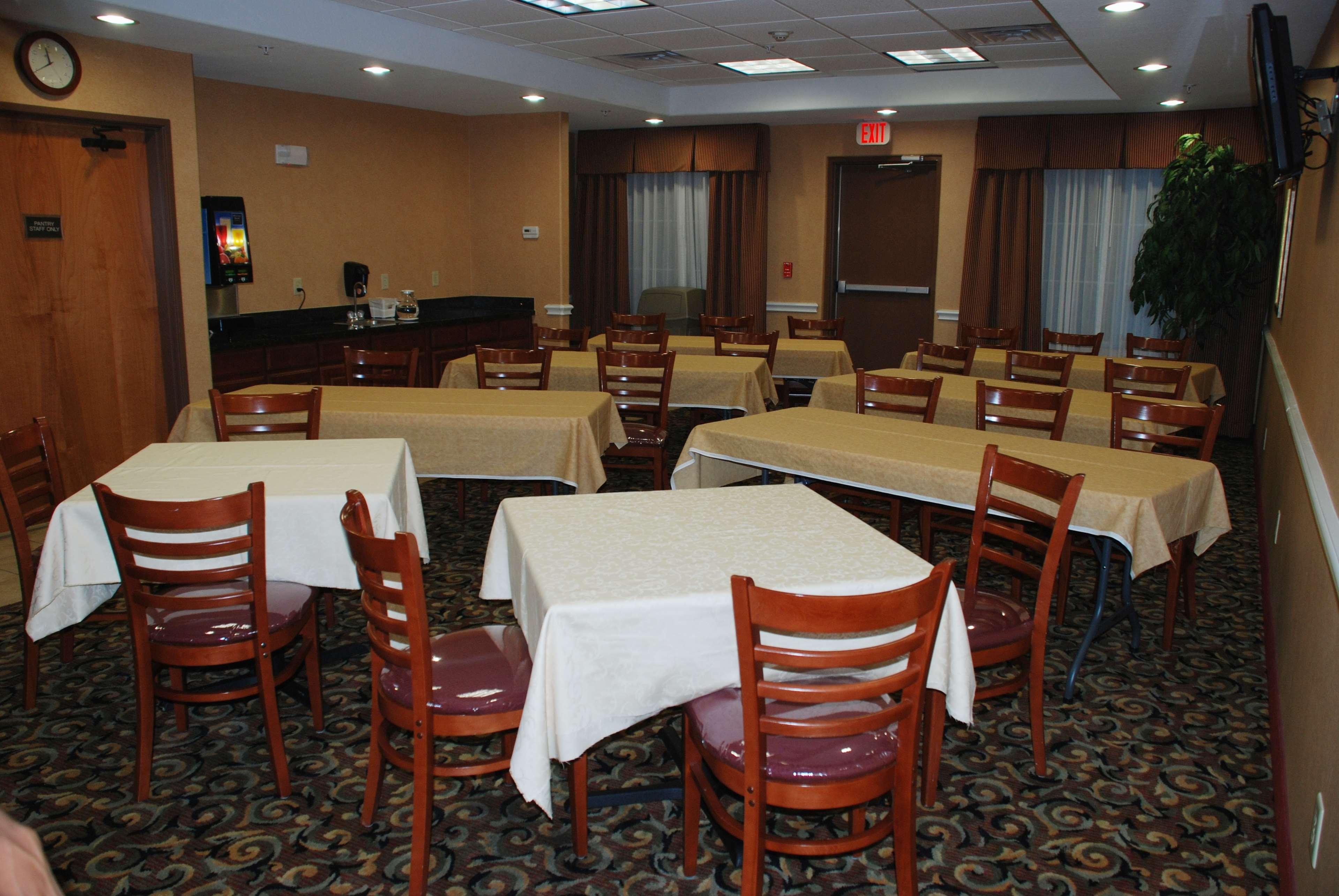 Best Western Plus San Antonio East Inn & Suites Exterior photo